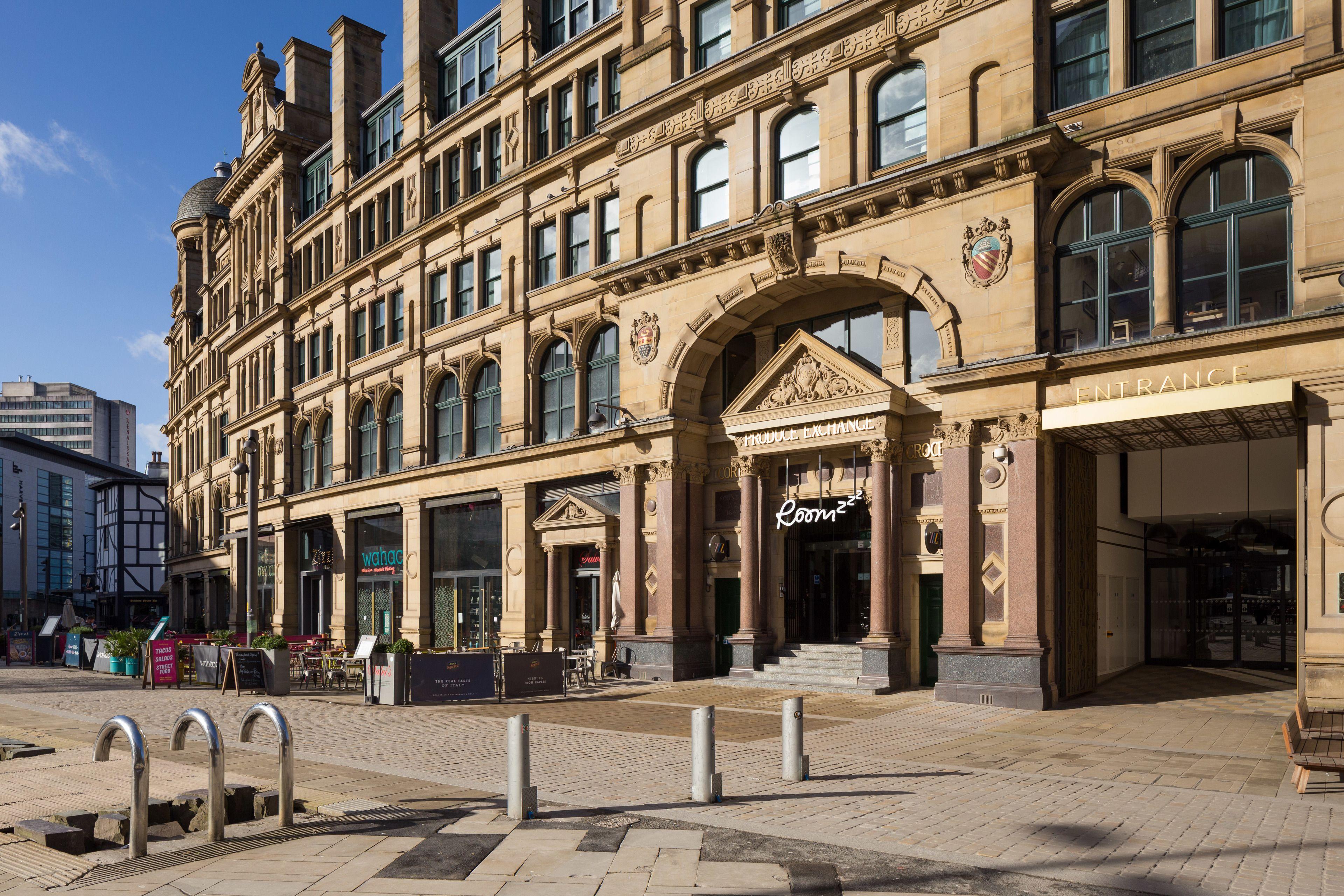 Roomzzz Manchester Victoria — Foto 1